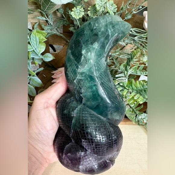 4lb Fluorite UV Reactive Snake w/ Light Stand - Picture 8 of 11